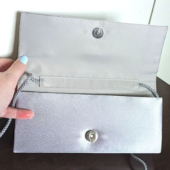 90s Jessica McClintock Silver Satin Clutch Handbag with Optional Strap - Picture 9 of 13